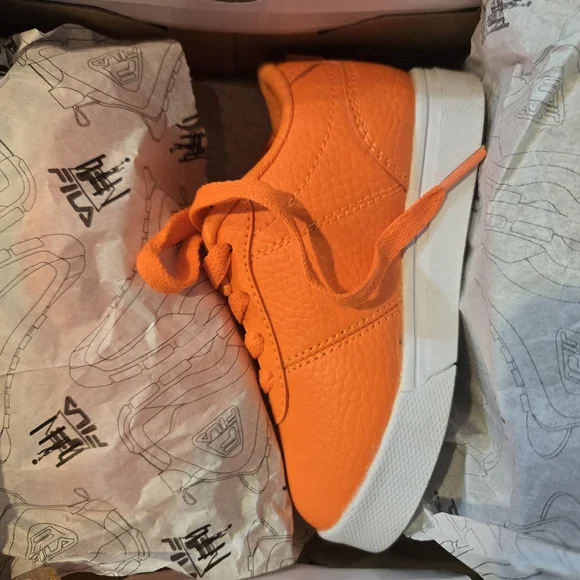Fila Orange Sneakers for Kids. Basically, new, no stains, Ordors or scratches. - Picture 2 of 4